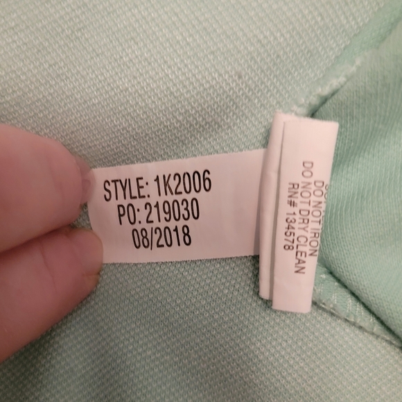 Vineyard Vines 1/2 Zip Pullover- Size Medium - Picture 7 of 7